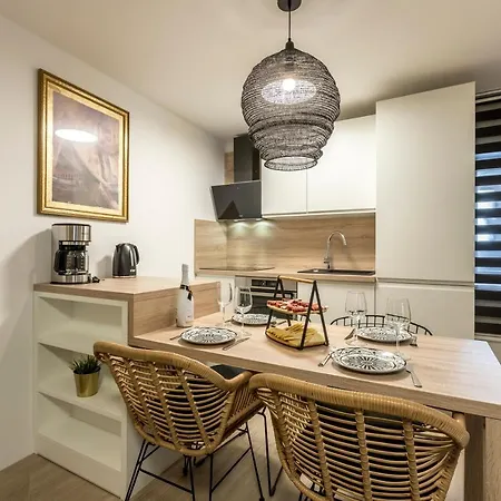 Diamond In The Heart Of The Palace Apartment